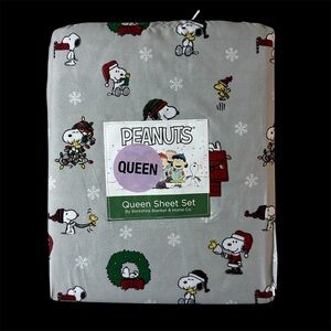 PEANUTS Snoopy Woodstock Christmas QUEEN SHEET SET Santa Hat Wreath Lights Tree